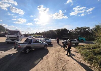 Colisão é registrada em acesso da MG-050, próximo à Intercast