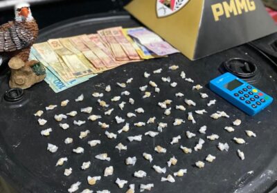 Homem é abordado na Av. JK e PM apreende 181 pedras de crack