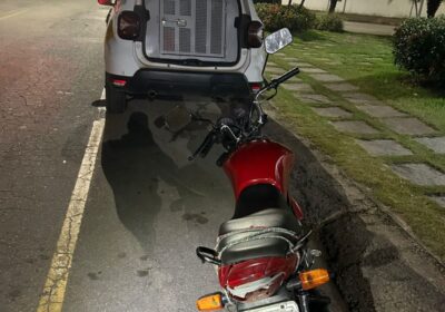 Adolescente é flagrado na direção com placa de outra motocicleta