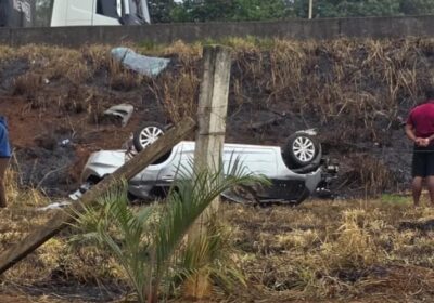 Criança morre após carro capotar na Fernão Dias em Pinheiros