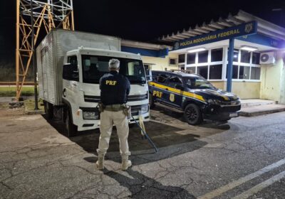 PRF recupera caminhão furtado, com placas clonadas, em Itatiaiuçu