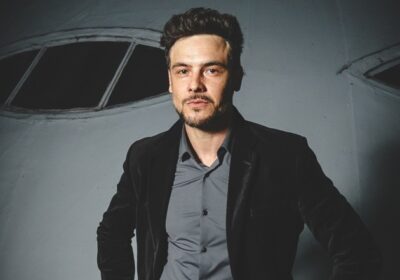 Sergio Guizé estreia sua banda na Mostra Itaúna de Teatro