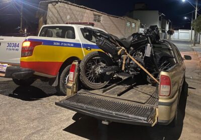 Moto usada em “delivery” de drogas é apreendida com suspeito em Santanense