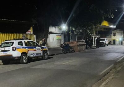 Mototáxi bate contra caçamba na Dorinato Lima e passageira é levada ao hospital