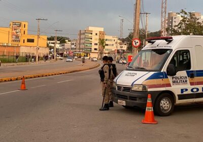 PM reforça abordagens na Praça do Zé Flávio e se reúne com moradores