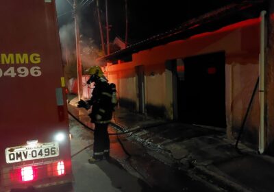 Incêndio provoca danos em residência no Irmãos Auler