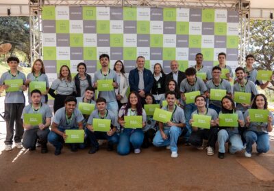 Usiminas premia estudantes no Programa Bolsas de Excelência em Itatiaiuçu