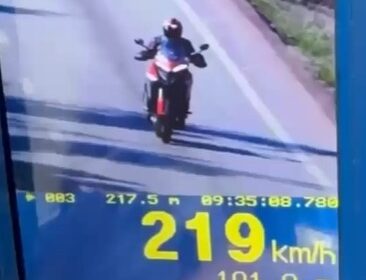 Motociclista é flagrado pela PRF a 219km/h na BR-262
