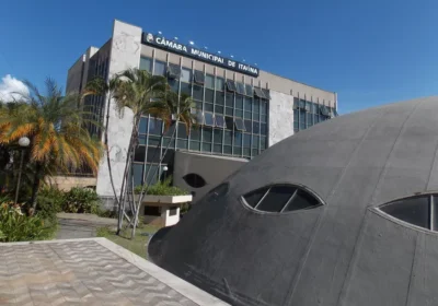 Câmara de Itaúna homenageia cidadãos e instituições por contribuições ao Município