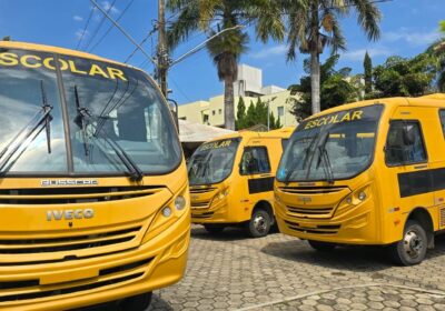 Carmo do Cajuru amplia frota com quatro novos ônibus escolares