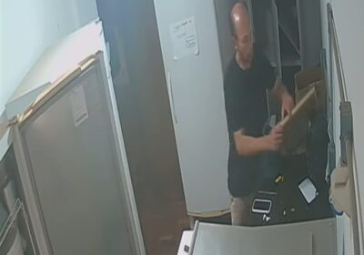 Homem aproveita ausência de funcionária para furtar sorveteria no Centro