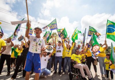 Caminhada de campanha de Gláucia percorre as ruas de Itaúna