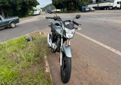 Motociclista vai ao hospital após colisão com carro no trevo do Padre Eustáquio